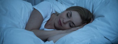 不少人被8小时睡眠论忽悠了！50岁以后，最佳的睡眠时间是多少？
