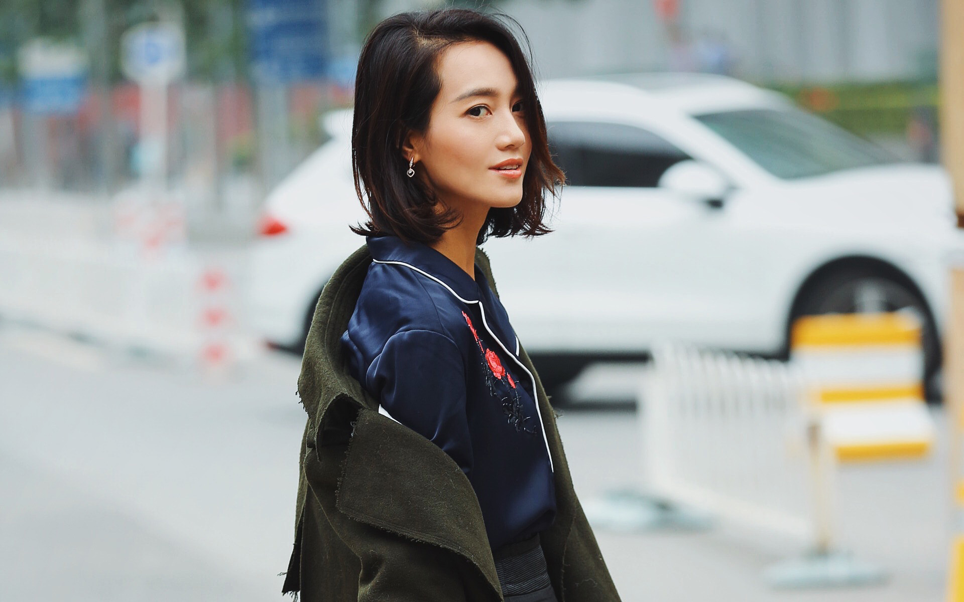 朱丹速写_朱丹曝婚后想让周一围养她_朱丹