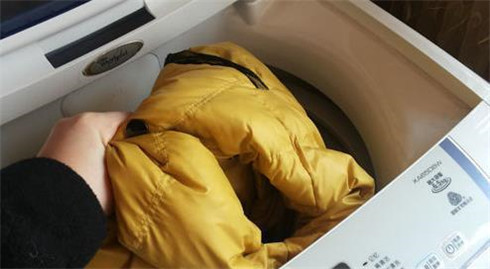 洗羽绒服的注意事项_专家建议羽绒服要手洗_洗羽绒服需要什么材料