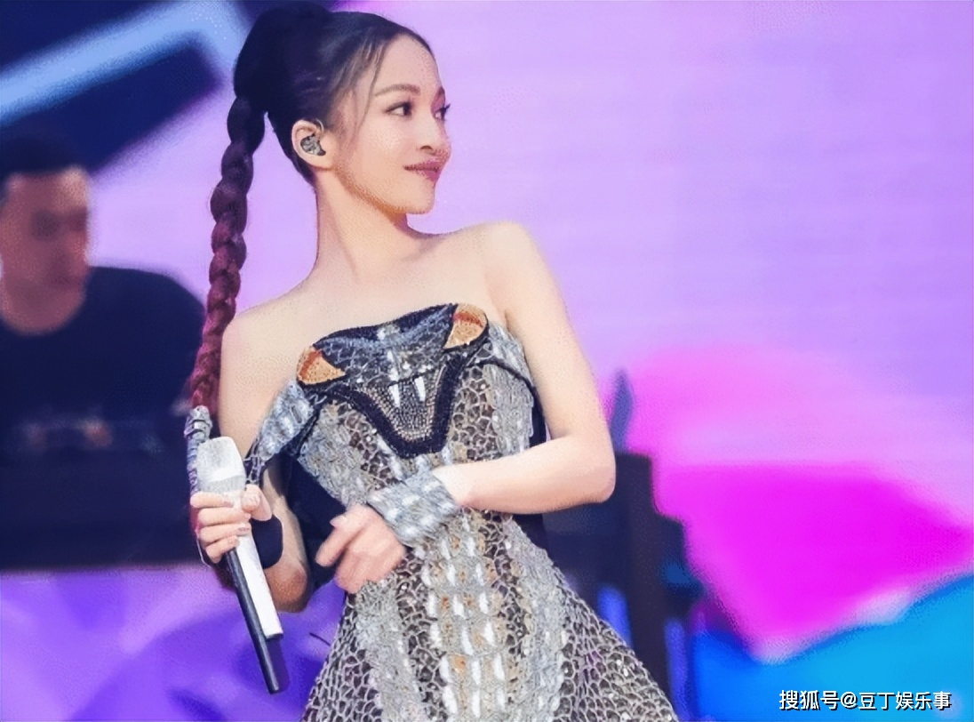 刘雨萌刘雨欣卡酷春晚_刘雨欣男人装_刘雨欣